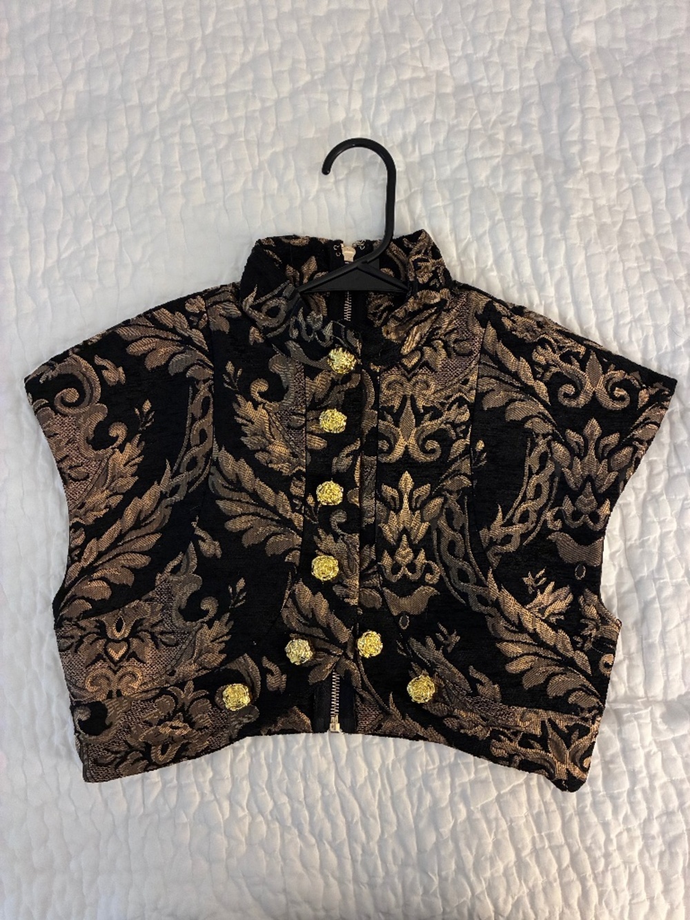 Akira Kayla Brocade